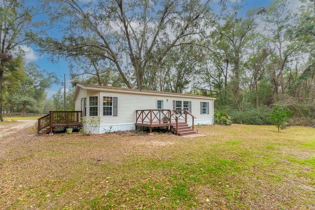 Vendido Recientemente: $430,000 (3 camas, 3 baños, 1296 Pies cuadrados)