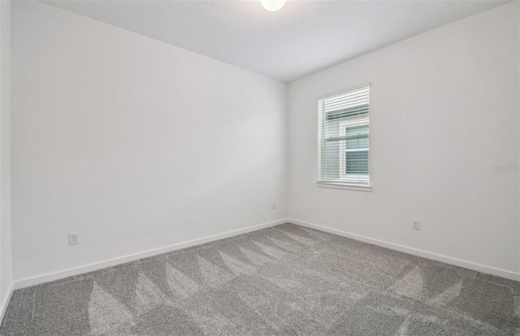 合同活跃: $324,820 (3 贝兹, 2 浴室, 1696 平方英尺)