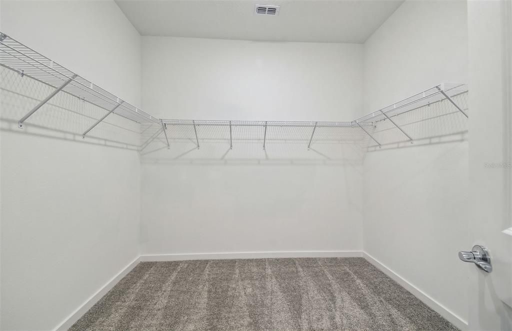 合同活跃: $324,820 (3 贝兹, 2 浴室, 1696 平方英尺)