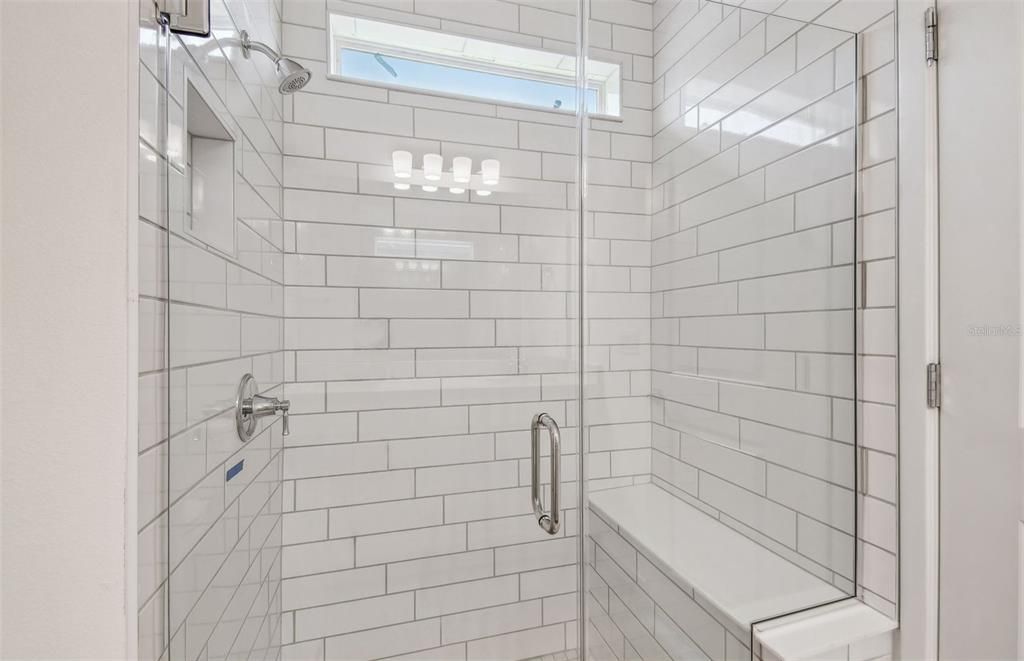 合同活跃: $324,820 (3 贝兹, 2 浴室, 1696 平方英尺)