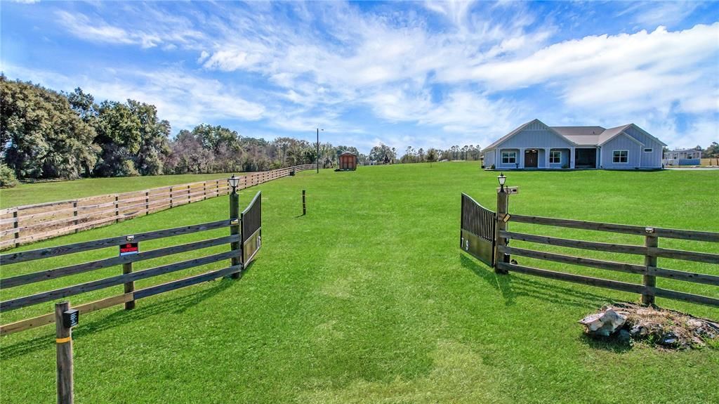 На продажу: $899,900 (3 спален, 2 ванн, 2744 Квадратных фут)