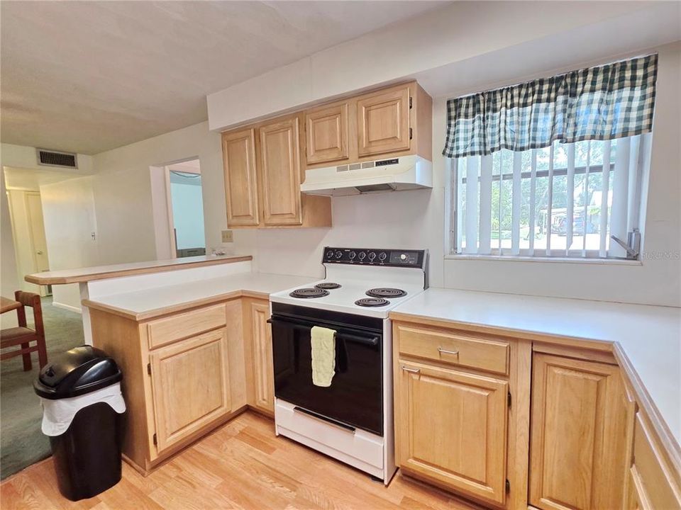 Active With Contract: $295,000 (2 beds, 2 baths, 1371 Square Feet)