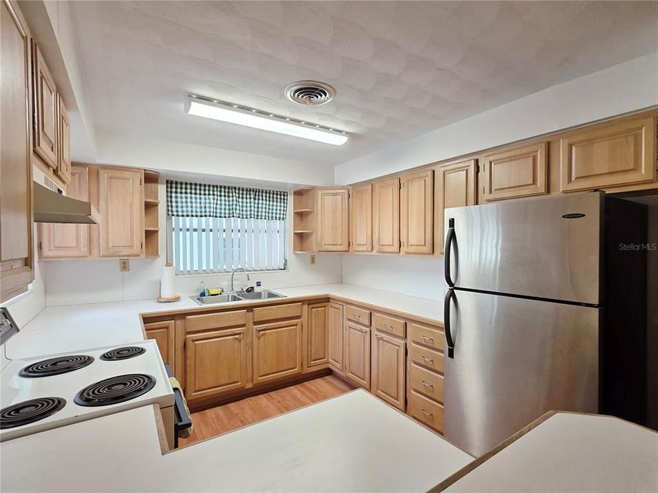 Active With Contract: $295,000 (2 beds, 2 baths, 1371 Square Feet)