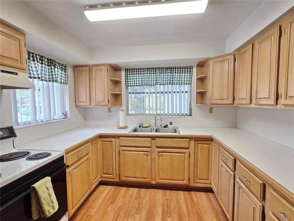 Active With Contract: $295,000 (2 beds, 2 baths, 1371 Square Feet)