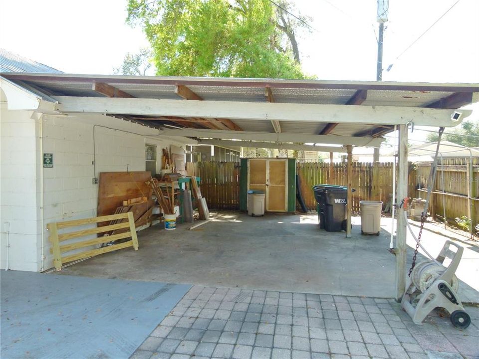 Active With Contract: $295,000 (2 beds, 2 baths, 1371 Square Feet)