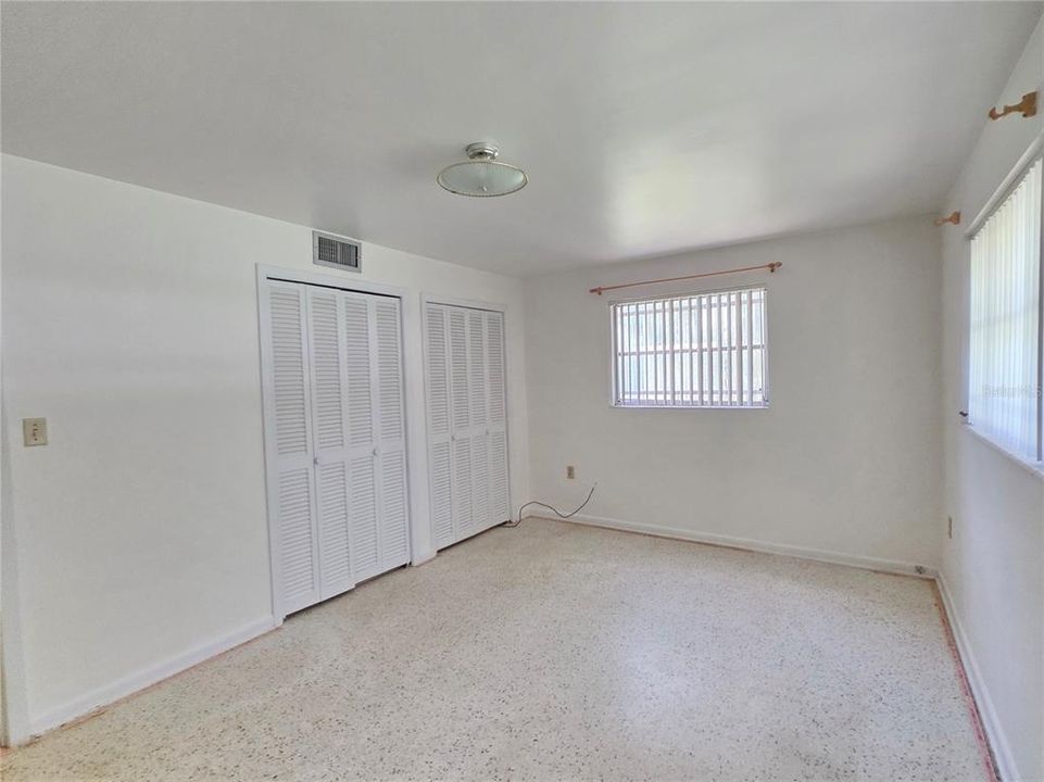 Active With Contract: $295,000 (2 beds, 2 baths, 1371 Square Feet)