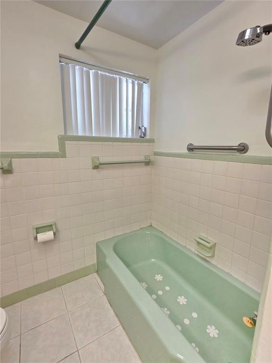 Active With Contract: $295,000 (2 beds, 2 baths, 1371 Square Feet)