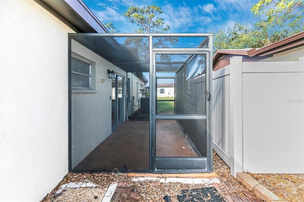 Active With Contract: $200,000 (2 beds, 2 baths, 1545 Square Feet)