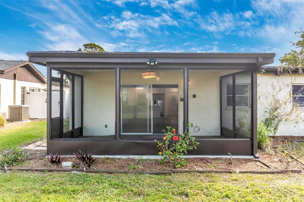 Active With Contract: $200,000 (2 beds, 2 baths, 1545 Square Feet)