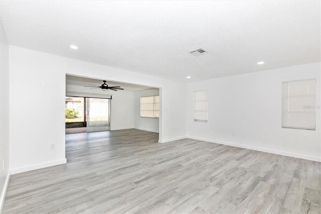 Active With Contract: $200,000 (2 beds, 2 baths, 1545 Square Feet)