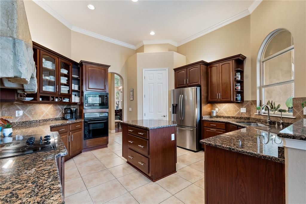 Active With Contract: $979,000 (5 beds, 4 baths, 3890 Square Feet)