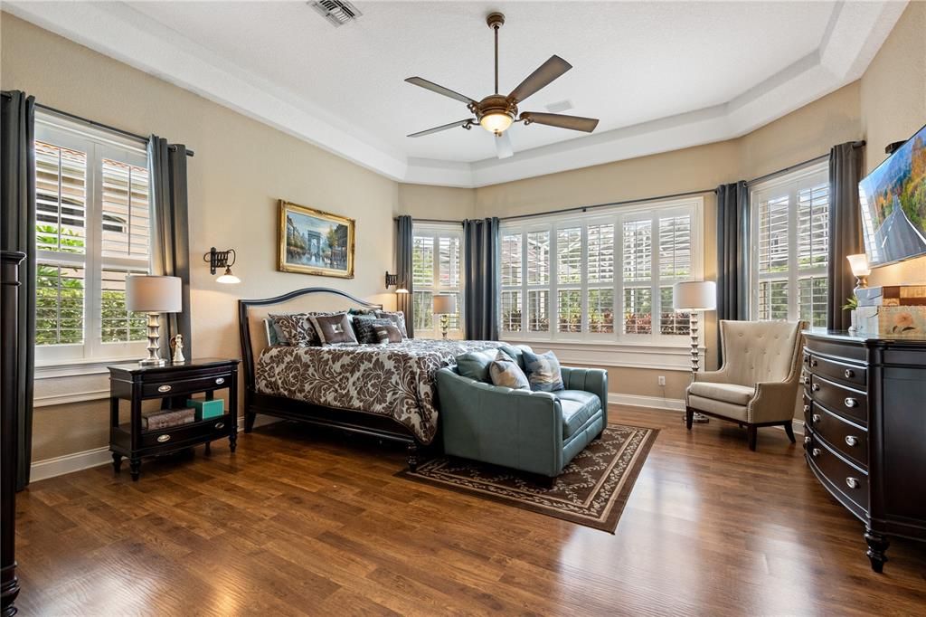 Active With Contract: $979,000 (5 beds, 4 baths, 3890 Square Feet)