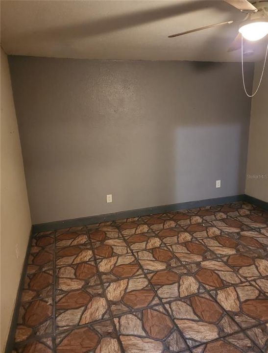 Active With Contract: $169,900 (3 beds, 1 baths, 1008 Square Feet)