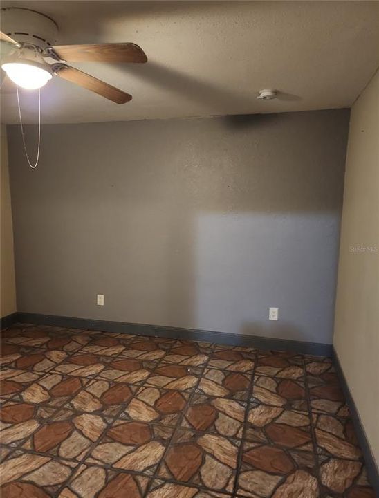 Active With Contract: $169,900 (3 beds, 1 baths, 1008 Square Feet)