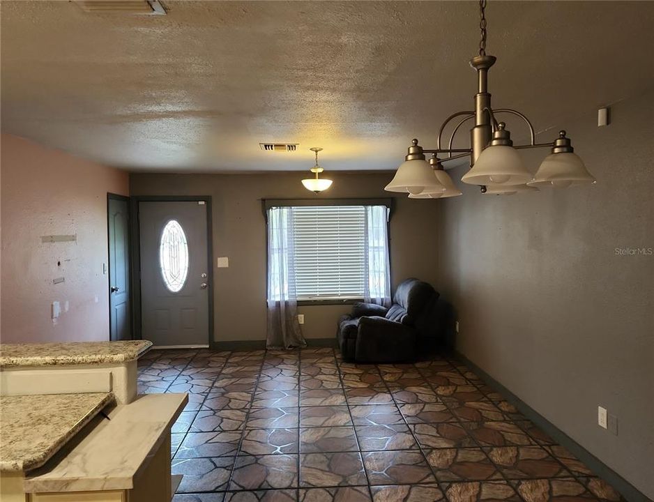 Active With Contract: $169,900 (3 beds, 1 baths, 1008 Square Feet)