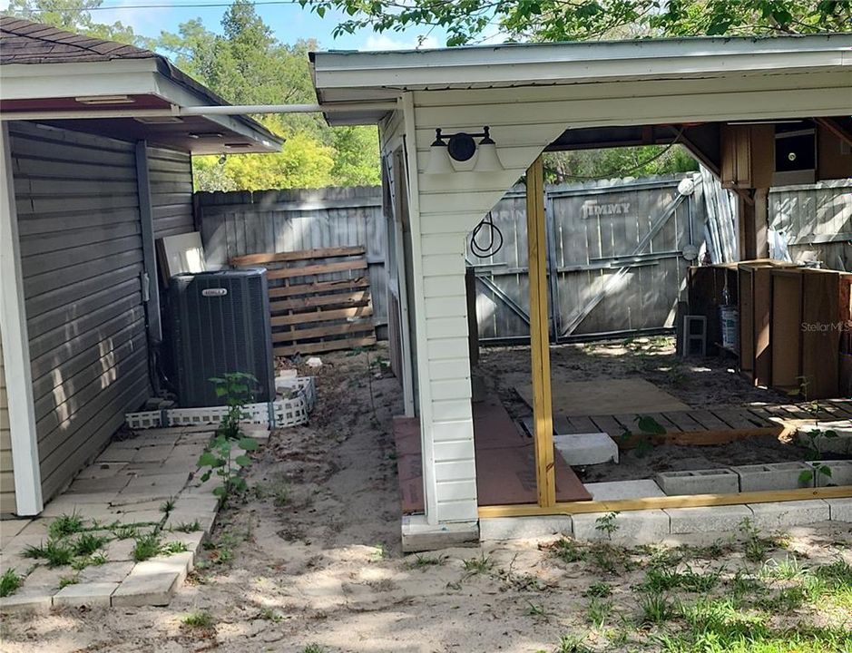 Active With Contract: $169,900 (3 beds, 1 baths, 1008 Square Feet)