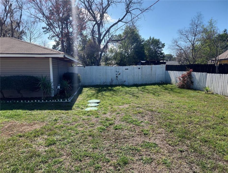 Active With Contract: $169,900 (3 beds, 1 baths, 1008 Square Feet)