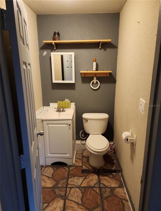 Active With Contract: $169,900 (3 beds, 1 baths, 1008 Square Feet)