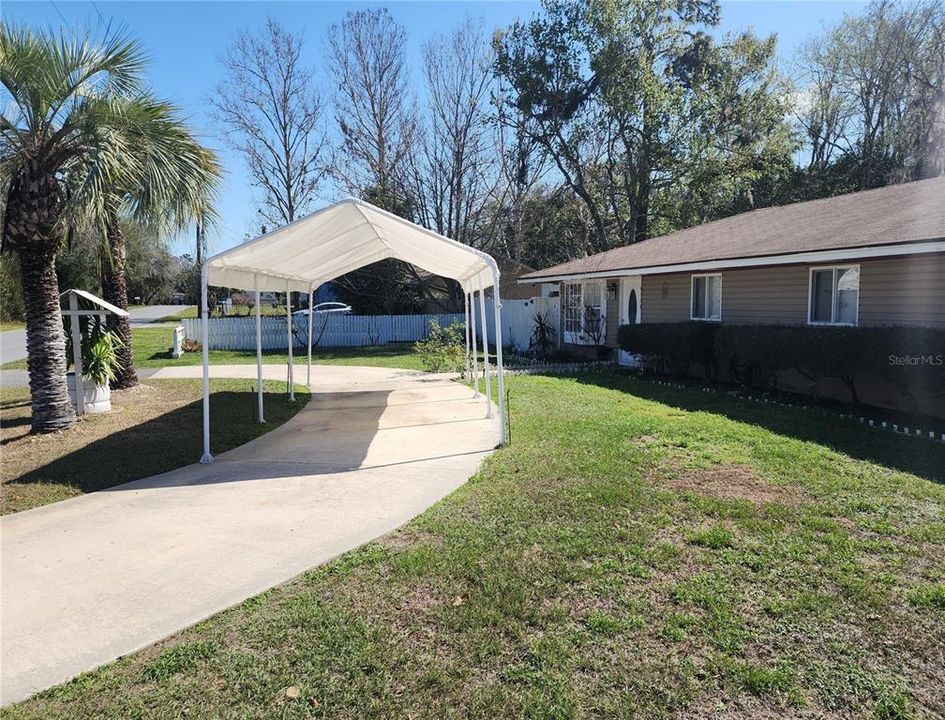 Active With Contract: $169,900 (3 beds, 1 baths, 1008 Square Feet)