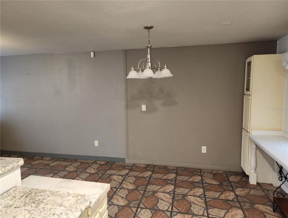Active With Contract: $169,900 (3 beds, 1 baths, 1008 Square Feet)