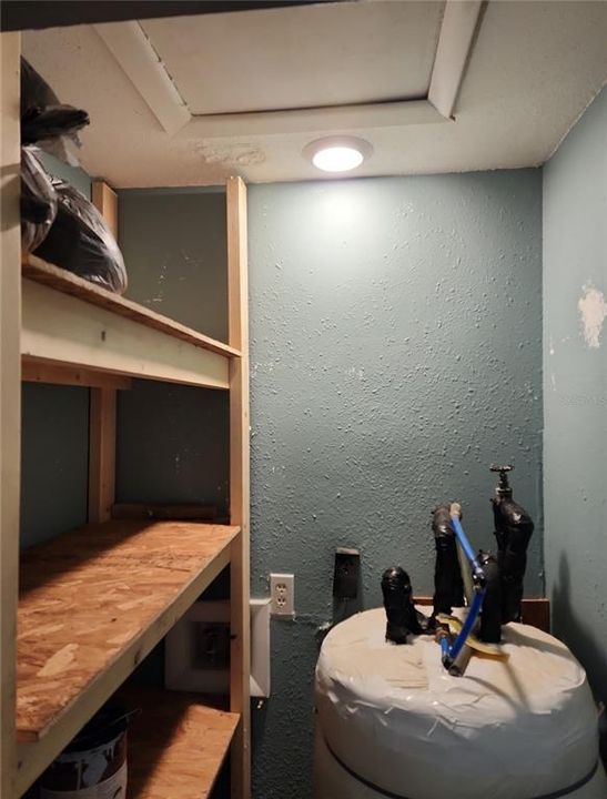 Active With Contract: $169,900 (3 beds, 1 baths, 1008 Square Feet)