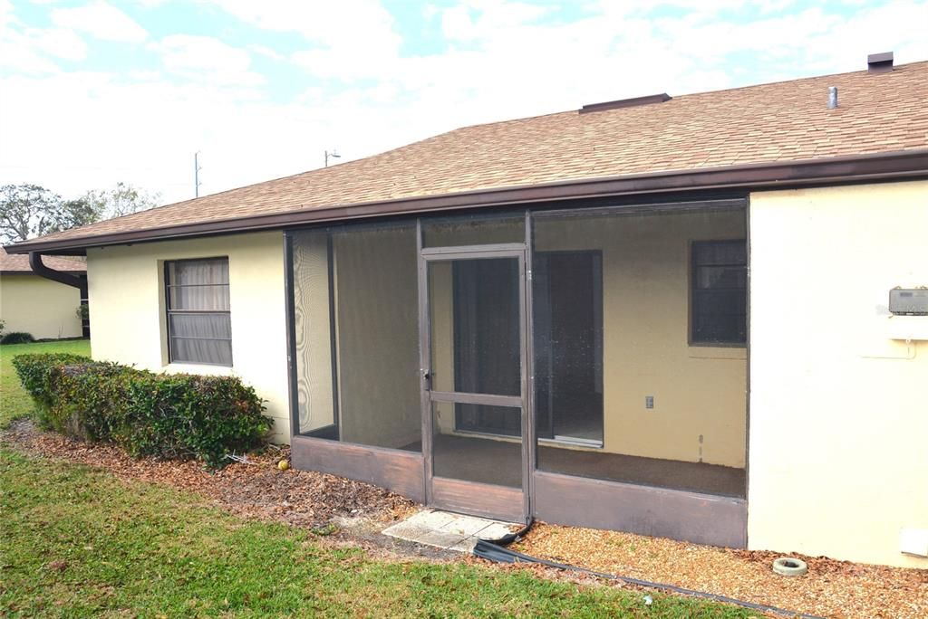 For Sale: $110,000 (2 beds, 2 baths, 960 Square Feet)