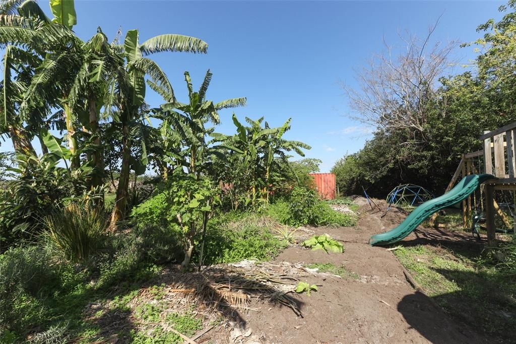 На продажу: $725,000 (14.45 acres)