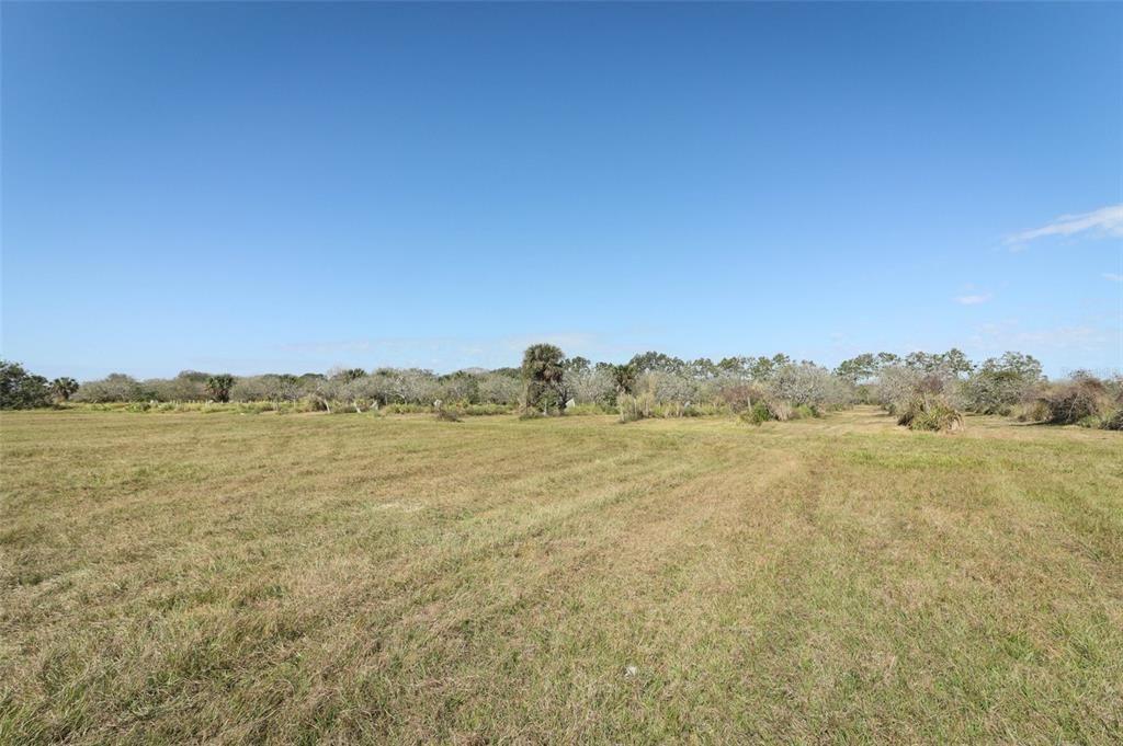 На продажу: $725,000 (14.45 acres)