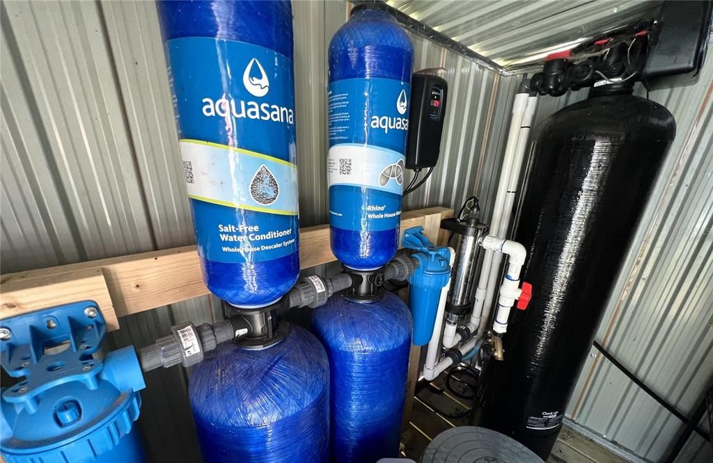 На продажу: $725,000 (14.45 acres)