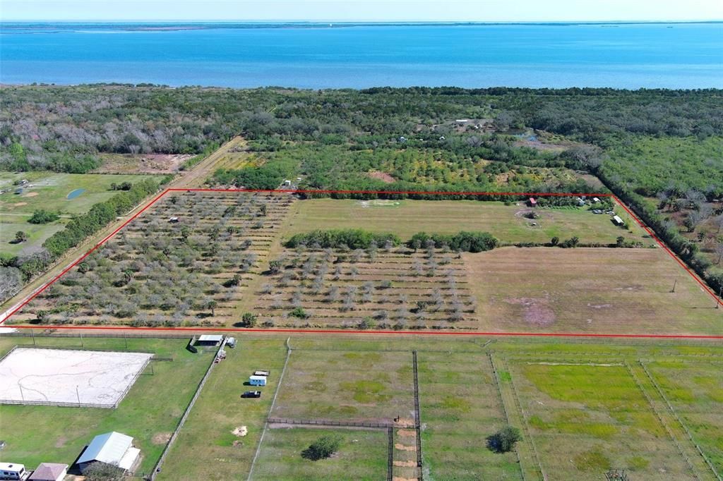 На продажу: $725,000 (14.45 acres)