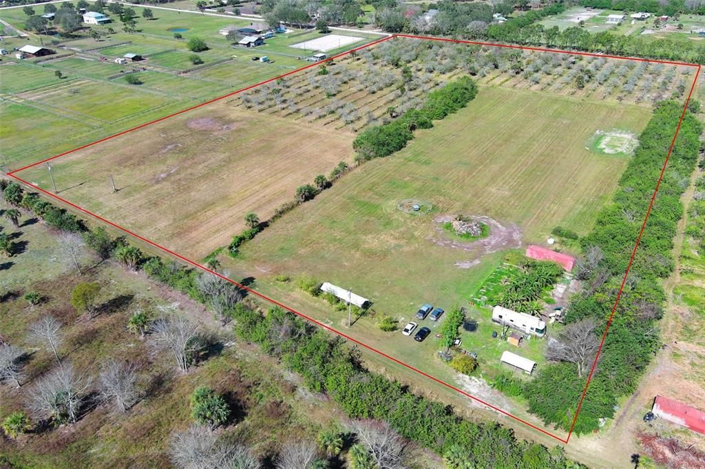На продажу: $725,000 (14.45 acres)