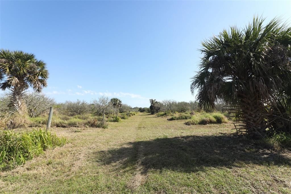 На продажу: $725,000 (14.45 acres)