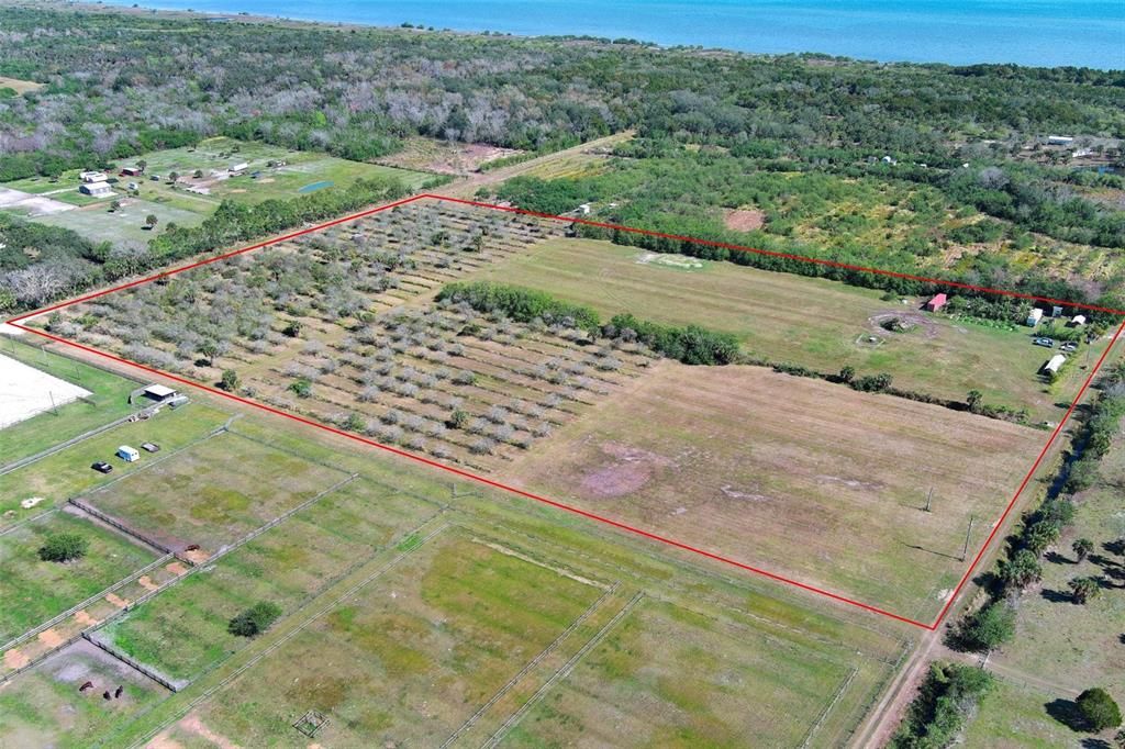 На продажу: $725,000 (14.45 acres)