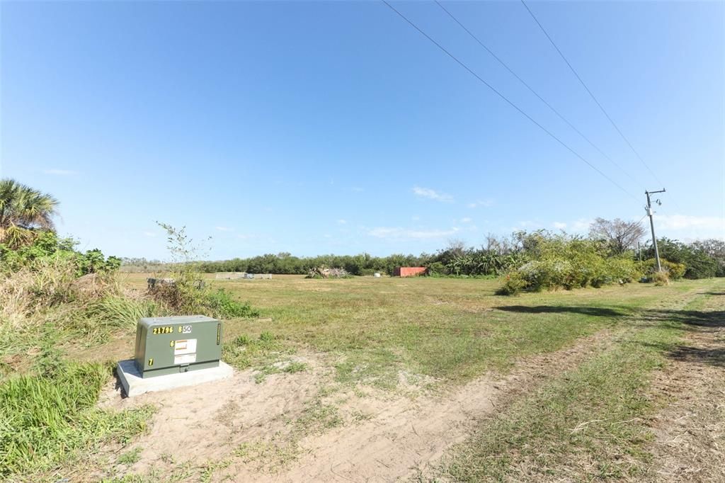 На продажу: $725,000 (14.45 acres)