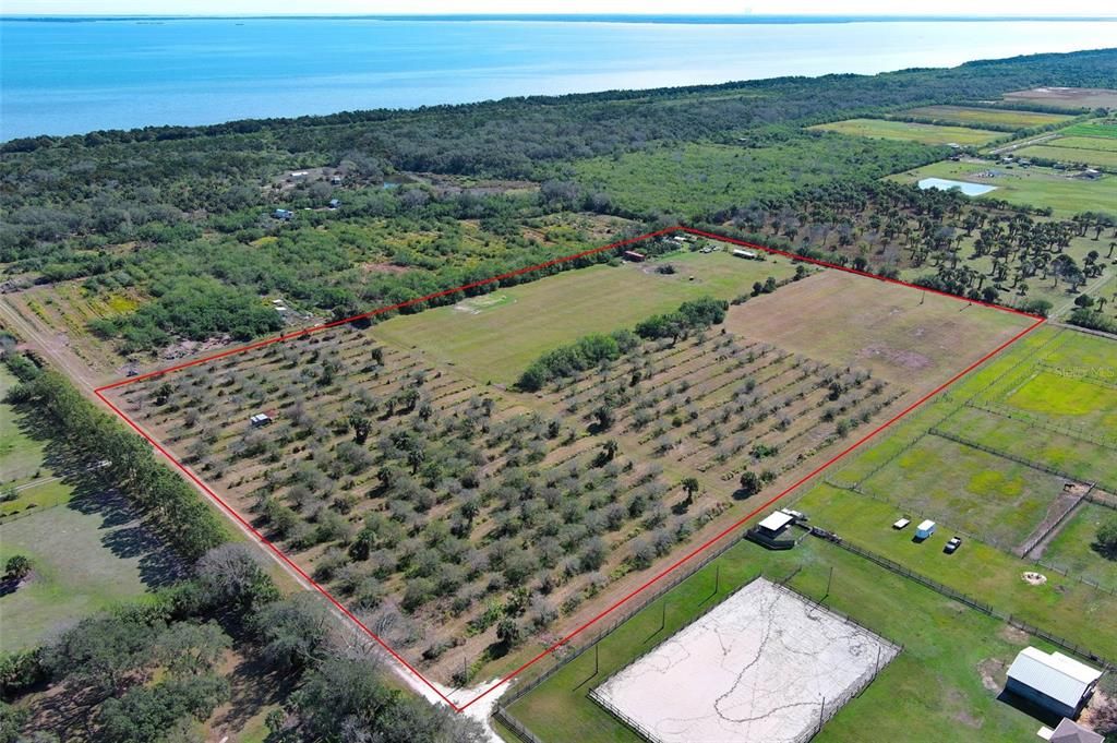 На продажу: $725,000 (14.45 acres)