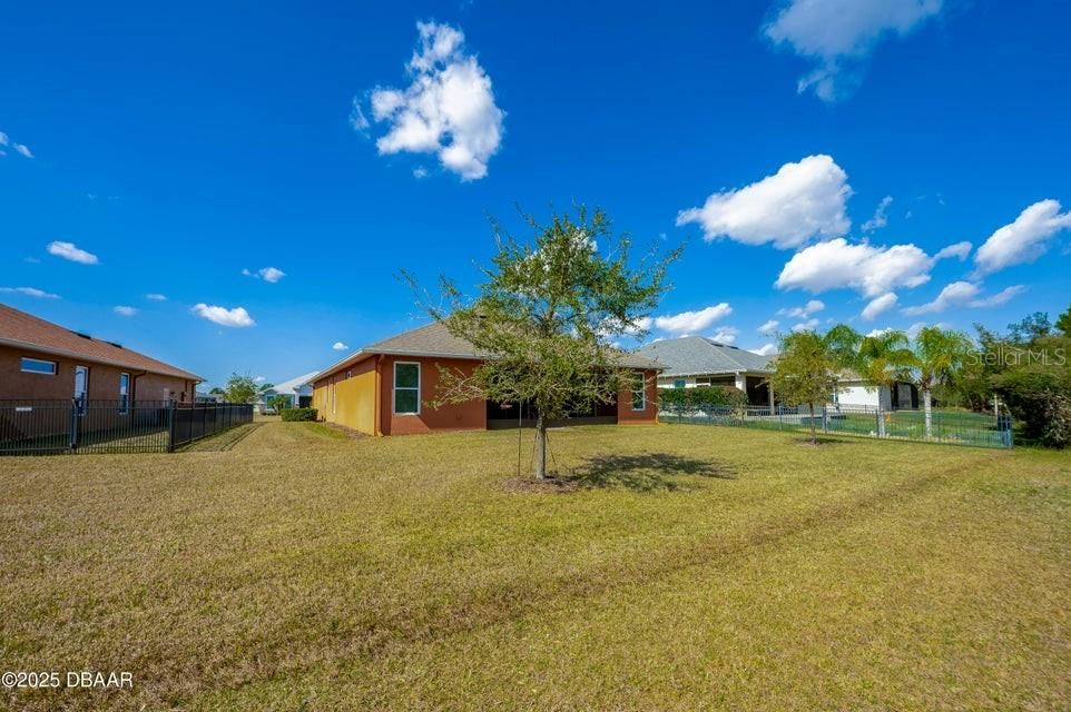 Active With Contract: $384,000 (3 beds, 2 baths, 2105 Square Feet)