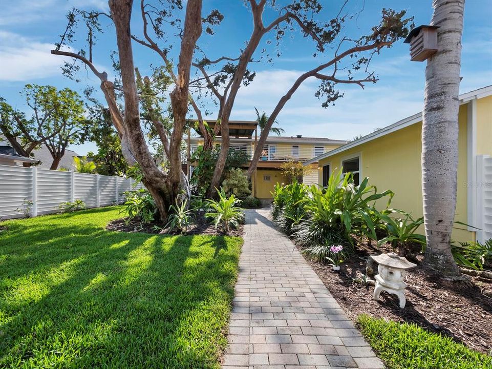 Activo con contrato: $1,200,000 (2 camas, 2 baños, 1820 Pies cuadrados)