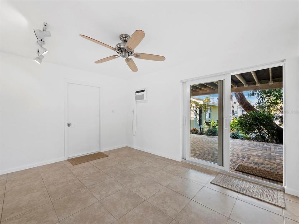 Activo con contrato: $1,200,000 (2 camas, 2 baños, 1820 Pies cuadrados)