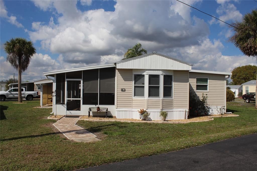 For Sale: $149,000 (3 beds, 2 baths, 1280 Square Feet)