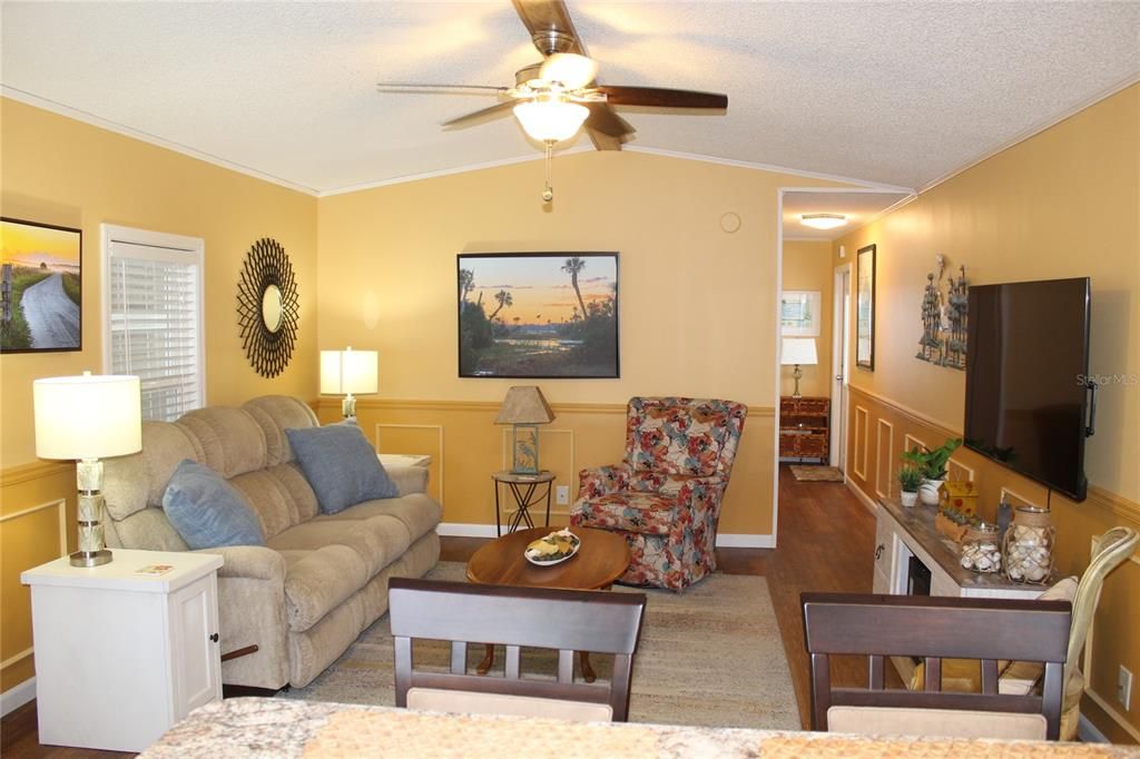 For Sale: $149,000 (3 beds, 2 baths, 1280 Square Feet)