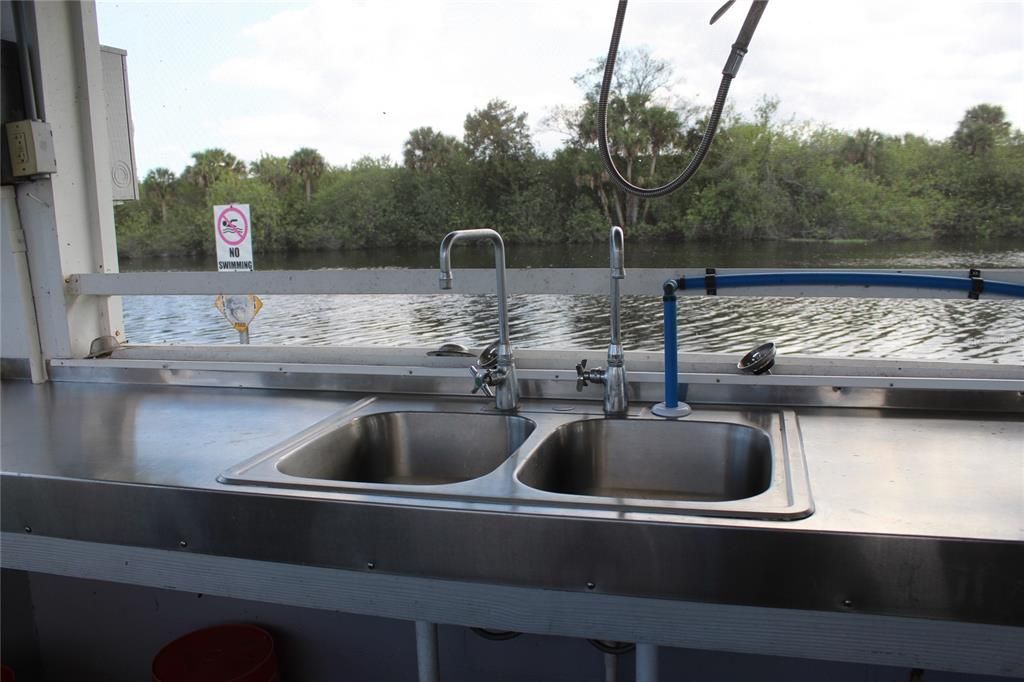 For Sale: $149,000 (3 beds, 2 baths, 1280 Square Feet)