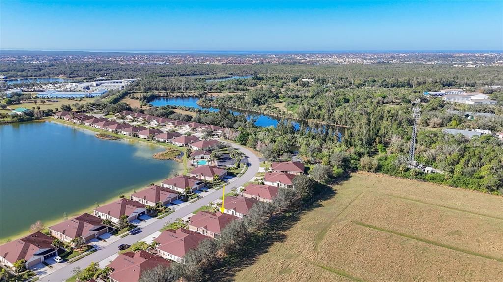 Под контрактом: $240,000 (2 спален, 2 ванн, 1311 Квадратных фут)