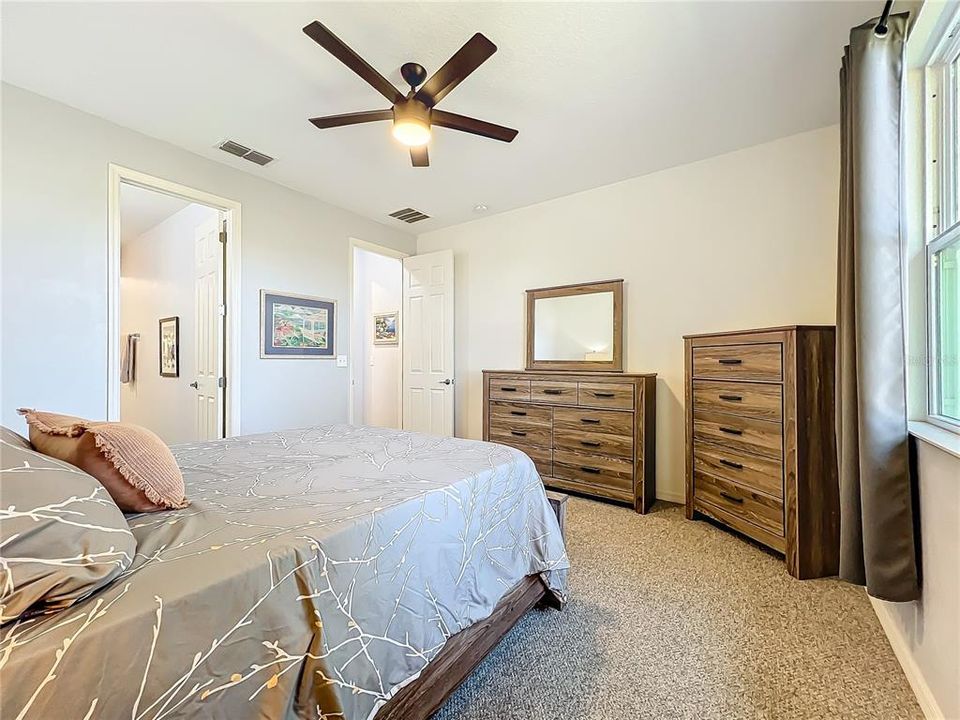 Под контрактом: $240,000 (2 спален, 2 ванн, 1311 Квадратных фут)