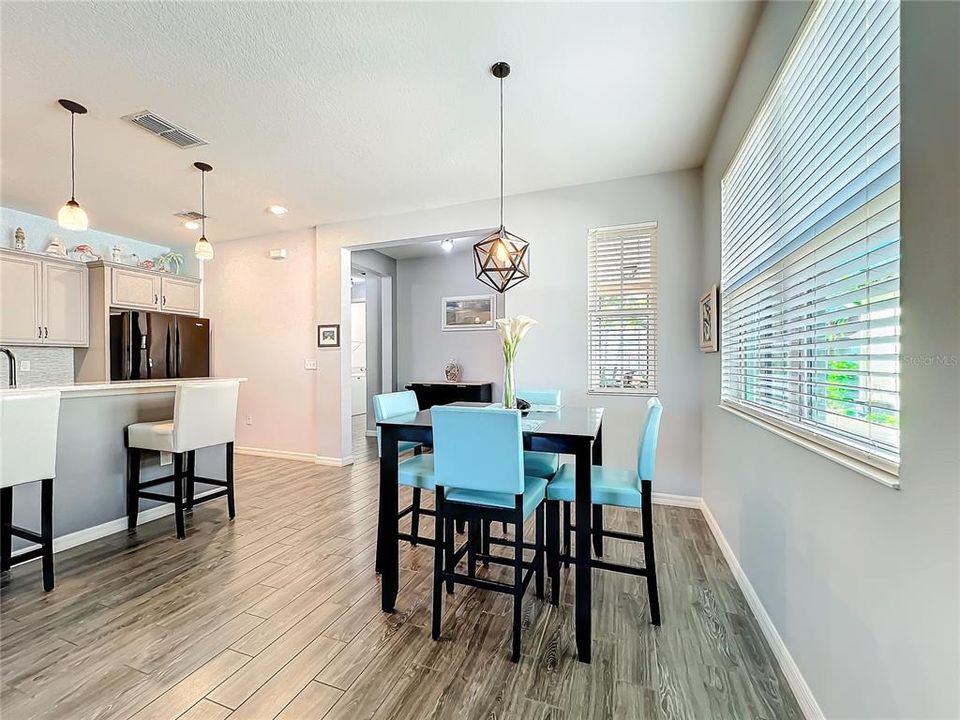 Под контрактом: $240,000 (2 спален, 2 ванн, 1311 Квадратных фут)