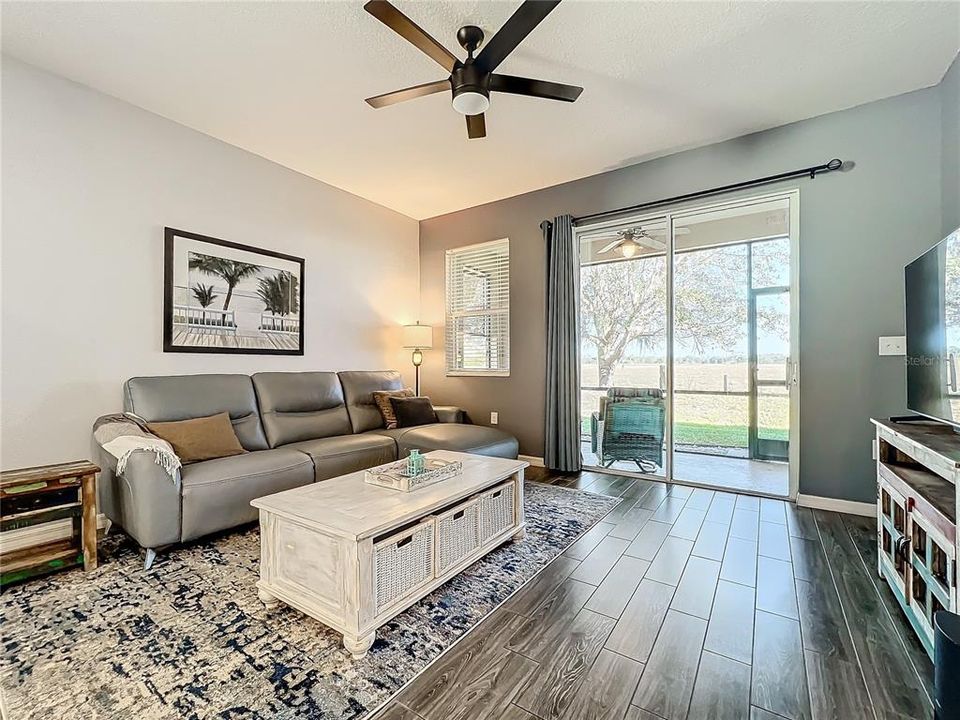 Под контрактом: $240,000 (2 спален, 2 ванн, 1311 Квадратных фут)