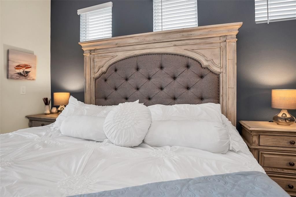 For Sale: $719,000 (5 beds, 5 baths, 2622 Square Feet)