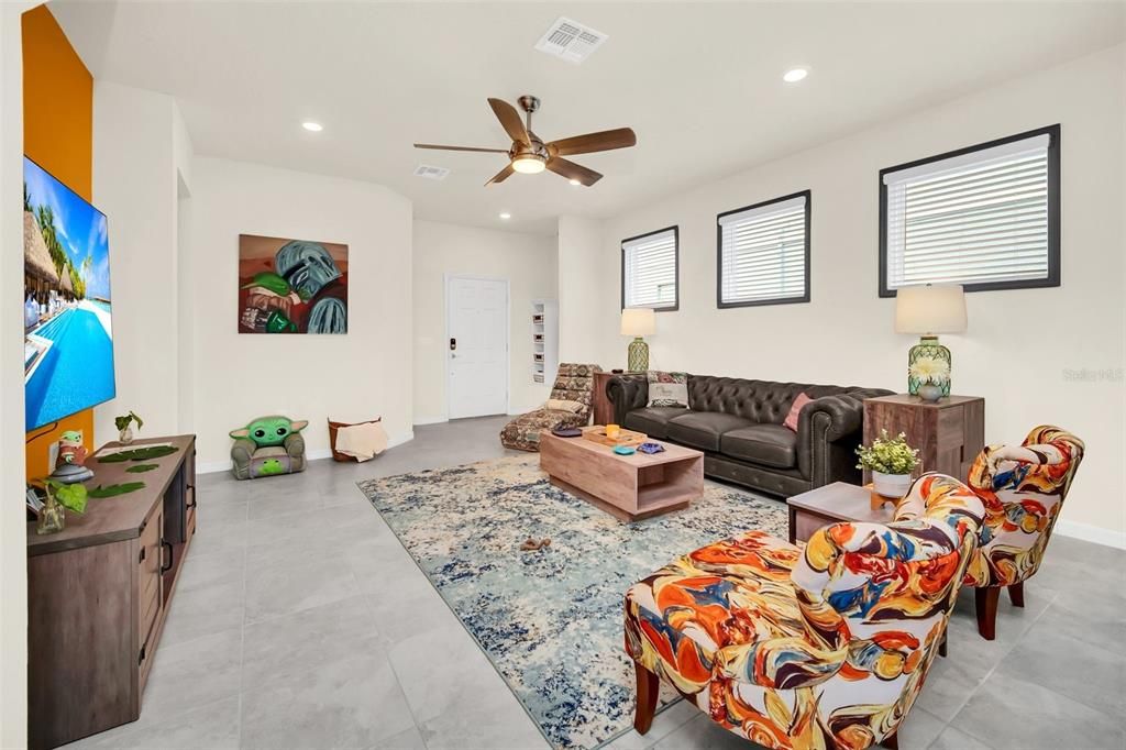 For Sale: $719,000 (5 beds, 5 baths, 2622 Square Feet)