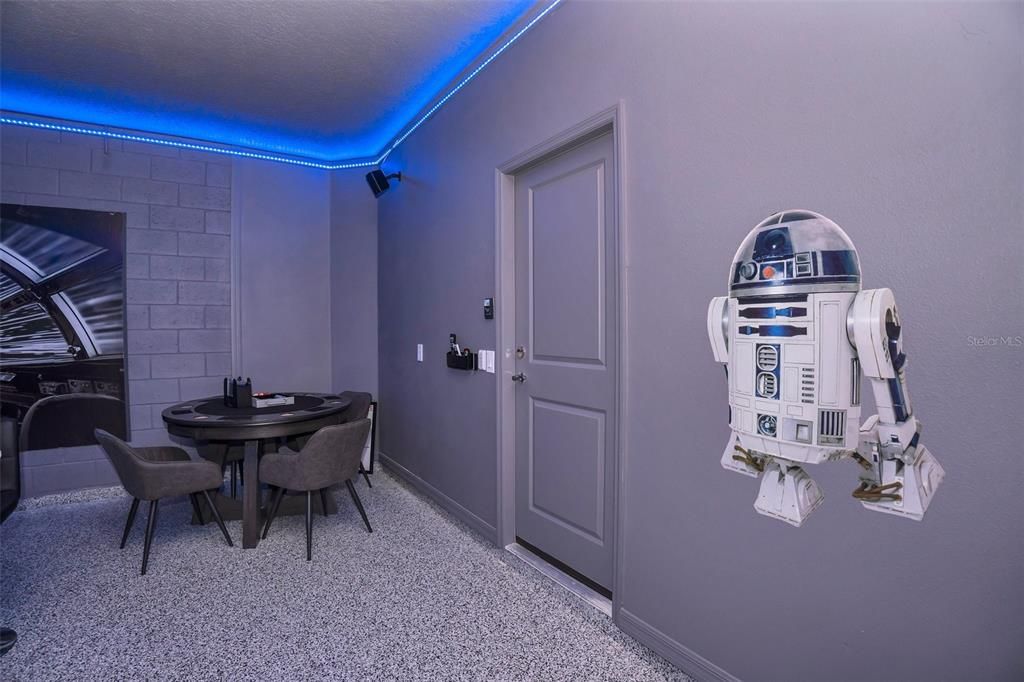 For Sale: $719,000 (5 beds, 5 baths, 2622 Square Feet)