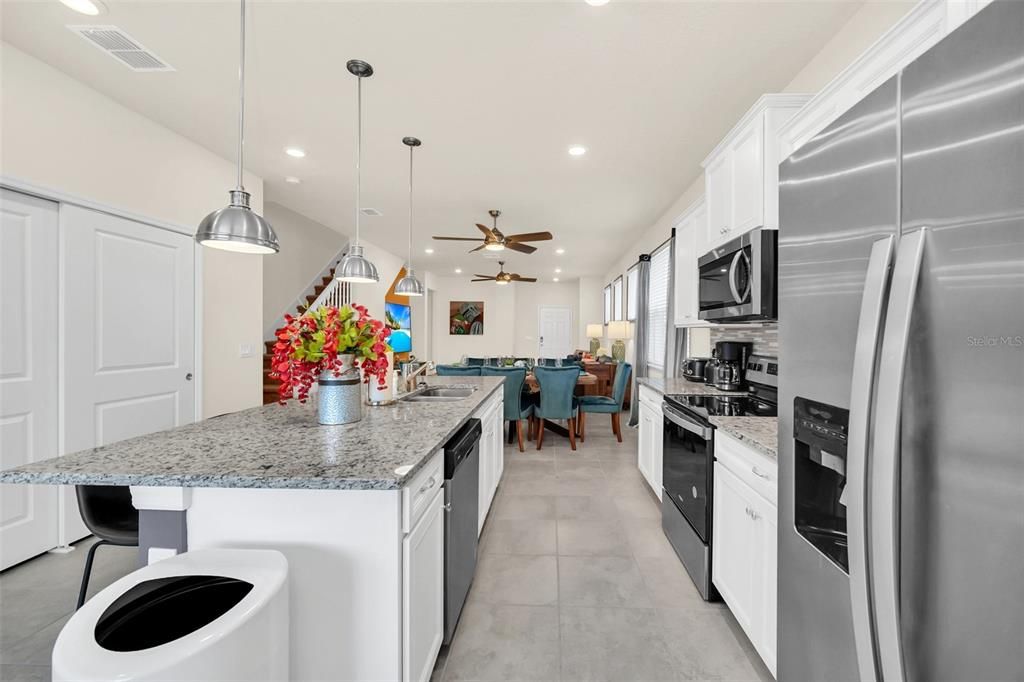 For Sale: $719,000 (5 beds, 5 baths, 2622 Square Feet)