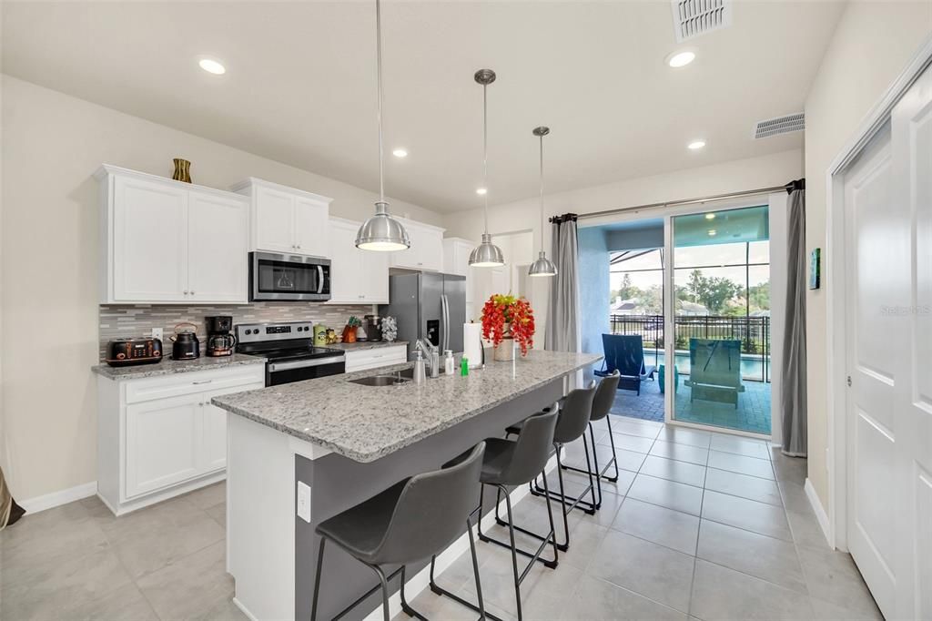 For Sale: $719,000 (5 beds, 5 baths, 2622 Square Feet)